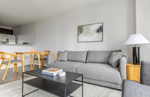 Rush and Division Apartment | Blueground | Gold Coast, AC, nr Hancock Center