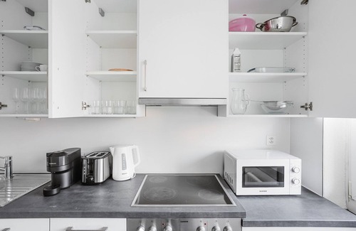 Vicques Apartment | Blueground | Gundeldingen 2bd apartment