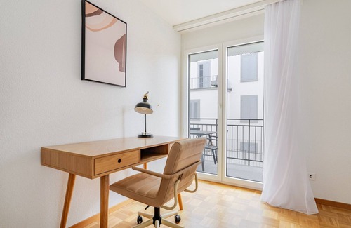 Hochschulen Apartment | Blueground | Hochschulen, balcony, nr Zurich Lake