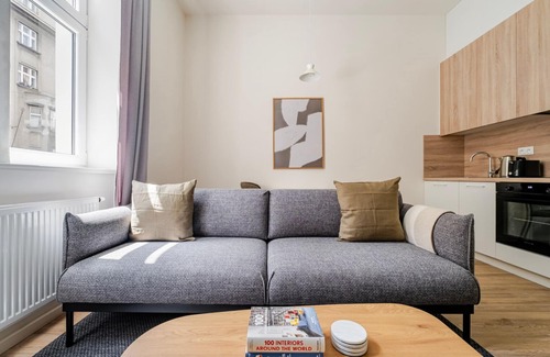 Prague 7 Apartment | Blueground | Holešovice, city view, nr Vltava (PRG-51)