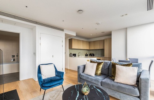 Hoxton West Apartment | Blueground | Hoxton, jacuzzi, nr St. Paul's