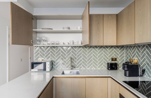 Hoxton West Apartment | Blueground | Hoxton, jacuzzi, nr St. Paul's