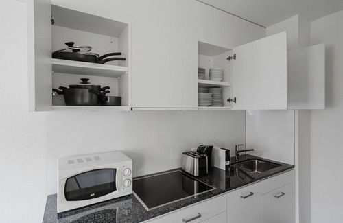 Iselin Apartment | Blueground | Iselin, balcony, elev, nr market