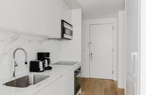 Harsimus Cove Apartment | Blueground | Jersey City, EV charging, nr park