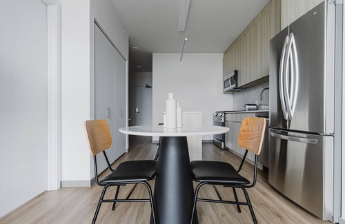 Illinois Medical District Apartment | Blueground | Medical District 1bd apartment