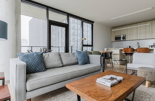 Illinois Medical District Apartment | Blueground | Medical District 2bd apartment