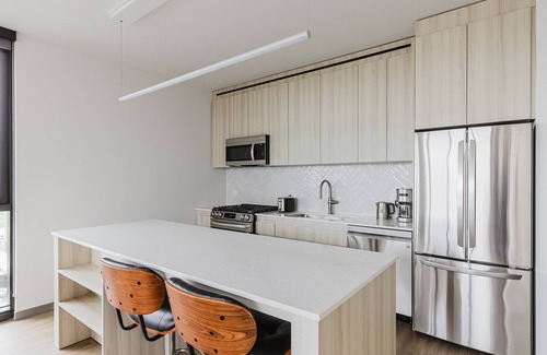 Illinois Medical District Apartment | Blueground | Medical District 2bd apartment