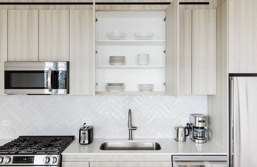 Illinois Medical District Apartment | Blueground | Medical District 2bd apartment
