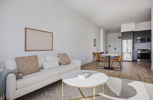 Greater Wilshire - Hancock Park Apartment | Blueground | Mid-Wilshire, AC, w/d, nr LACMA