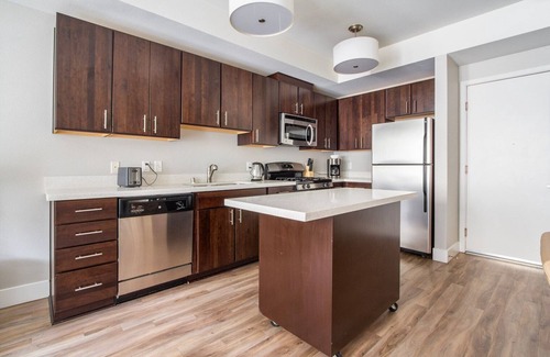 Mountain View Apartment | Blueground | Mountain View, pool, nr Shoreline Park