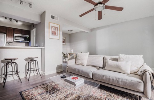 Cherrywood Apartment | Blueground | Mueller 1bd, BBQ, Pool, AC, nr Downtown