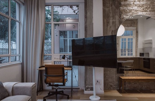 Tel Aviv City Center Apartment | Blueground | Nahalat Byniamin, Exquisite, Patio (TLV-52)