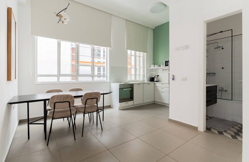 Tel Aviv City Center Apartment | Blueground | Nahalat Byniamin, Exquisite (TLV-54)