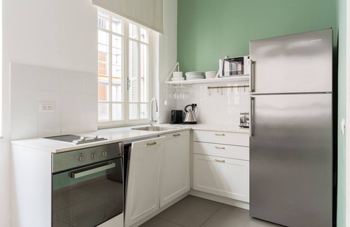 Tel Aviv City Center Apartment | Blueground | Nahalat Byniamin, Exquisite (TLV-54)