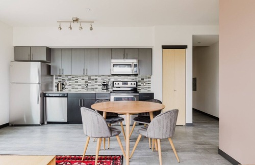 Northeast Bellevue Apartment | Blueground | NE Bellevue, gym, nr parks