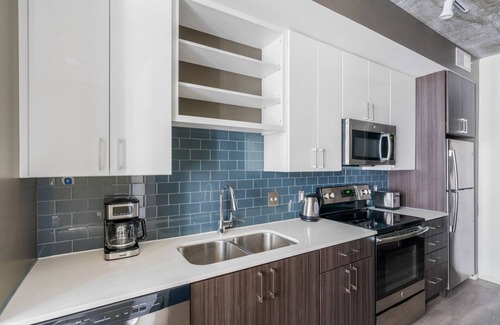 NoMa Apartment | Blueground | NoMa, rooftop pool, nr Union Station