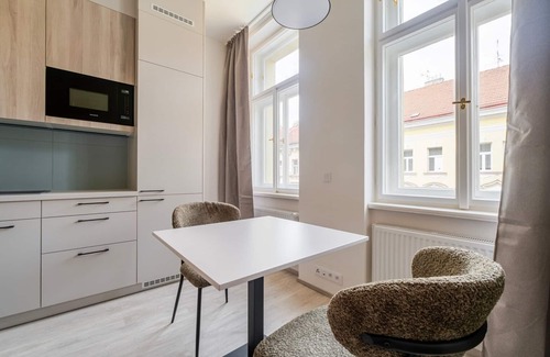 Nusle Apartment | Blueground | Nusle, city view, nr Vysehrad (PRG-73)