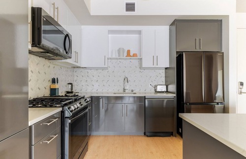 Piedmont Avenue Apartment | Blueground | Oakland, AC, w/d, nr Mosswood Park