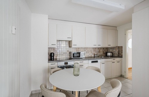 Oberstrass Apartment | Blueground | Oberstrass, rooftop, a/c, equipped
