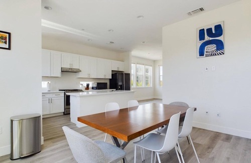 Newark House | Blueground | Palo Alto Gym, Pool, nr Stanford
