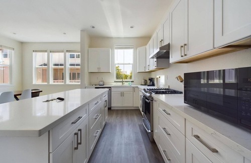 Newark House | Blueground | Palo Alto Gym, Pool, nr Stanford