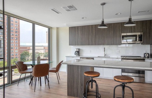 Pentagon City Apartment | Blueground | Pentagon City, rooftop, nr Potomac