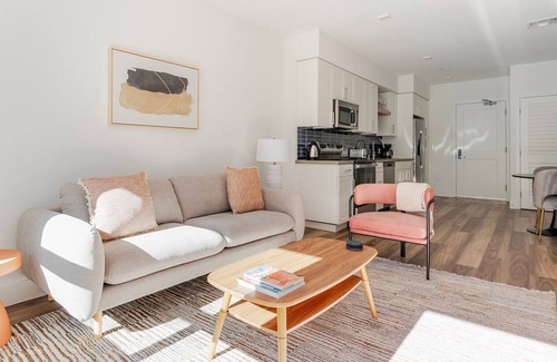 Pleasant Hill Apartment | Blueground | Pleasant Hill, balcony, nr Park