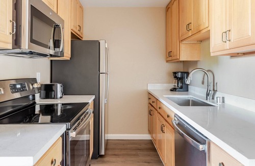 Campbell Apartment | Blueground | Pruneyard/Dry Creek, pool, nr Park