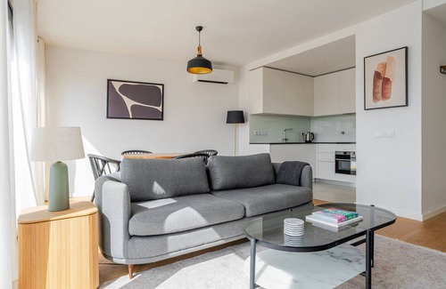 Alfama Apartment | Blueground | São Vicente, pool, nr Campo de Ourique