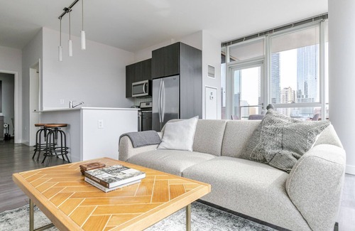 The Loop Apartment | Blueground | S Loop, pool & w/d, nr Willis Tower