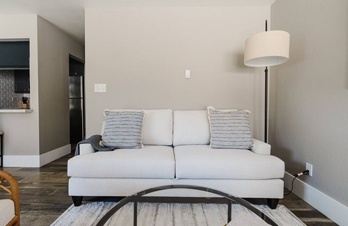 North Central Apartment | Blueground | San Mateo 2bd apartment