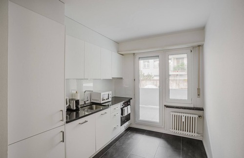 St. Johann Apartment | Blueground | St. Johann, balcony, fully furnished