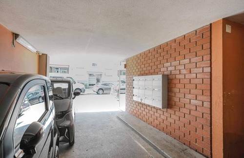 St. Johann Apartment | Blueground | St. Johann, balcony, fully furnished