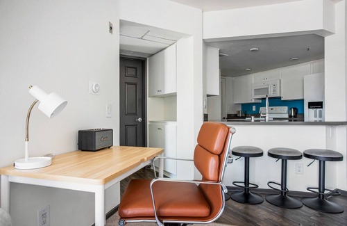 Studio City Apartment | Blueground | Studio City, jacuzzi, nr Lake