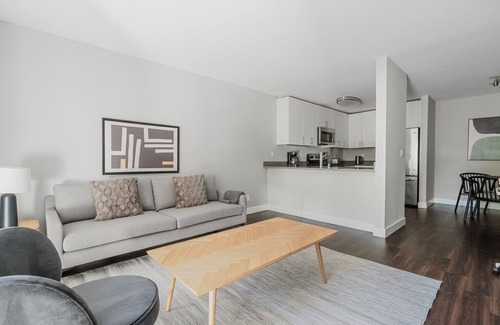 Heritage District Apartment | Blueground | Sunnyvale, pool & w/d, nr museum