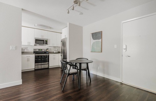 Heritage District Apartment | Blueground | Sunnyvale, pool & w/d, nr museum