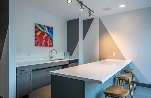 Killgubbin Apartment | Blueground | The Loop, pool & gym, nr Willis