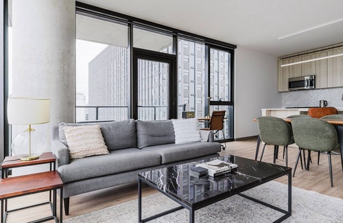 Illinois Medical District Apartment | Blueground | Tri-Taylor, pool, nr Union Park
