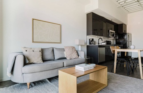 West Loop Apartment | Blueground | West Loop, gym & bbq, nr Willis Tower