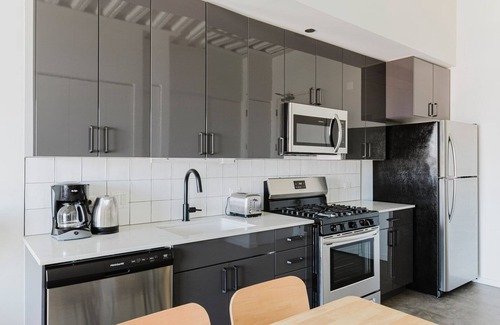 West Loop Apartment | Blueground | West Loop, gym & bbq, nr Willis Tower
