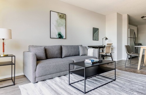 West Loop Apartment | Blueground | West Loop, gym & bbq, nr Willis Tower