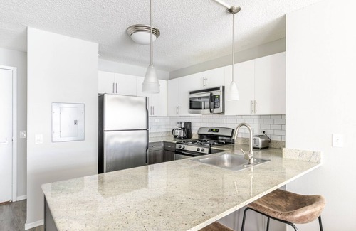 West Town Apartment | Blueground | West Loop, gym & bbq, nr Willis Tower