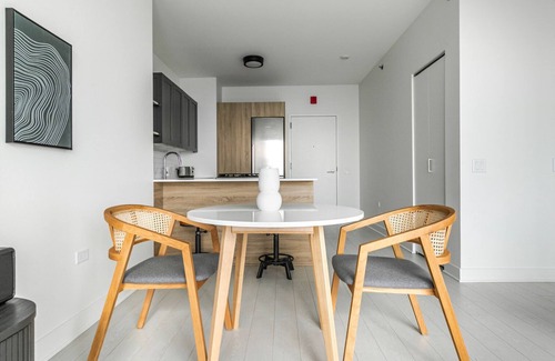 West Loop Apartment | Blueground | West Loop, pool & AC, nr Willis