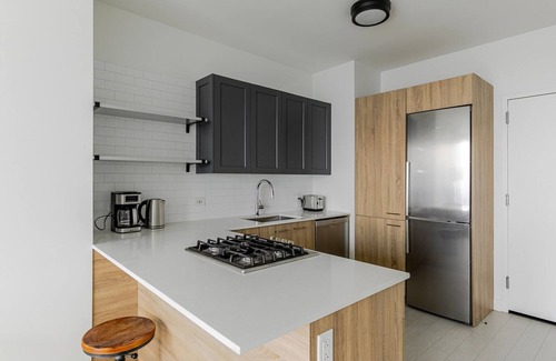 West Loop Apartment | Blueground | West Loop, pool & AC, nr Willis