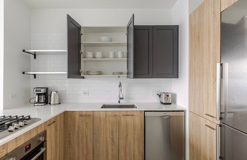 West Loop Apartment | Blueground | West Loop, pool & AC, nr Willis