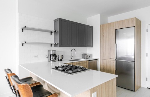West Loop Apartment | Blueground | West Loop, pool & AC, nr Willis