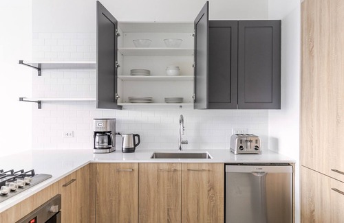 West Loop Apartment | Blueground | West Loop, pool & AC, nr Willis