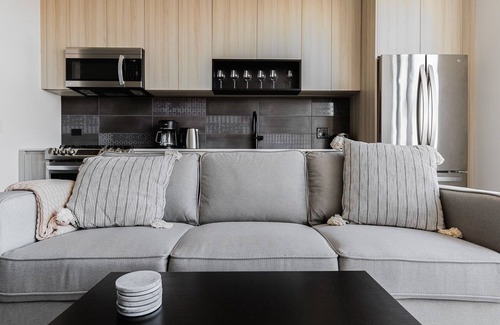 Near West Side Apartment | Blueground | West Loop, rooftop pool & gym