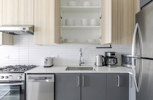 West Town Apartment | Blueground | West Town, washer, nr Chicago River