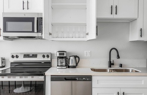 Westwood Apartment | Blueground | Westwood, view, nr UCLA